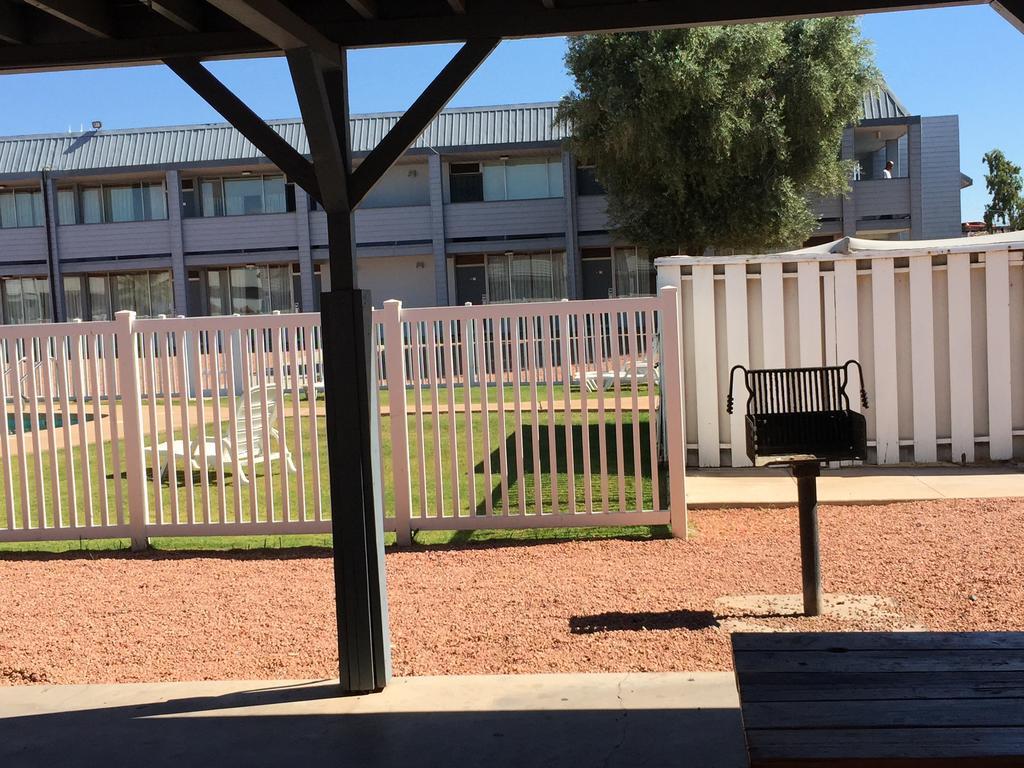 Ez 8 Motel Airporter Phoenix Exterior photo