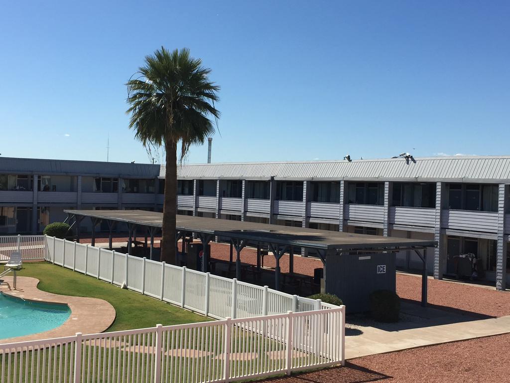 Ez 8 Motel Airporter Phoenix Exterior photo