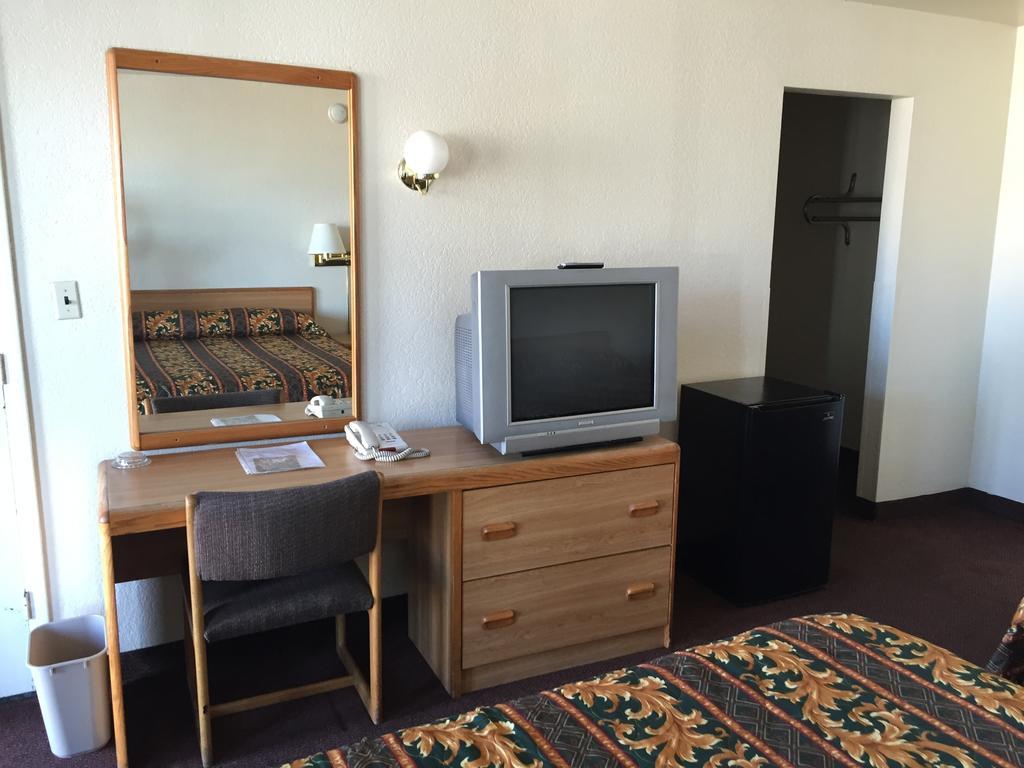 Ez 8 Motel Airporter Phoenix Exterior photo