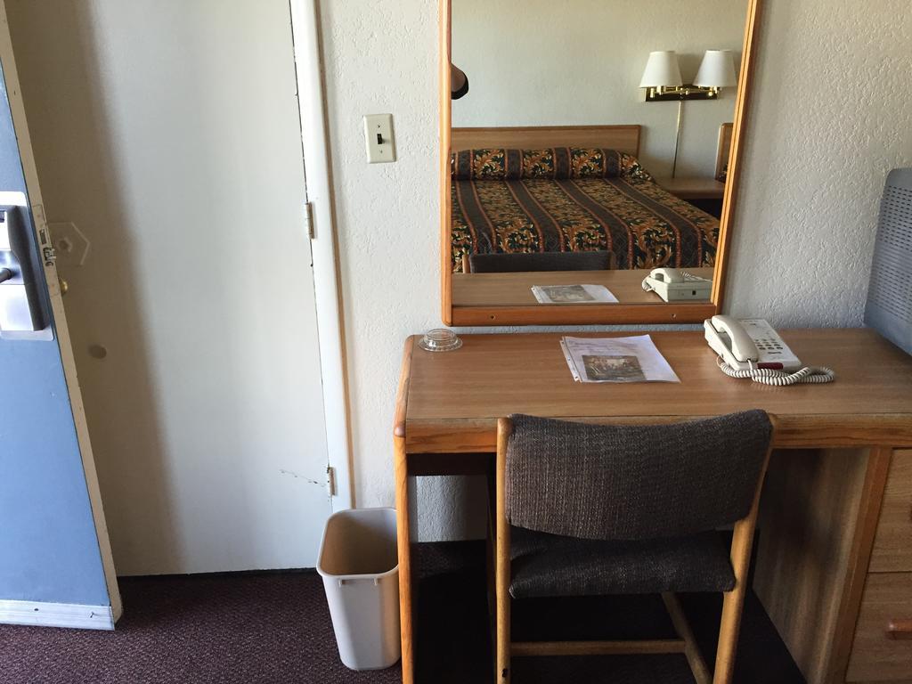 Ez 8 Motel Airporter Phoenix Room photo
