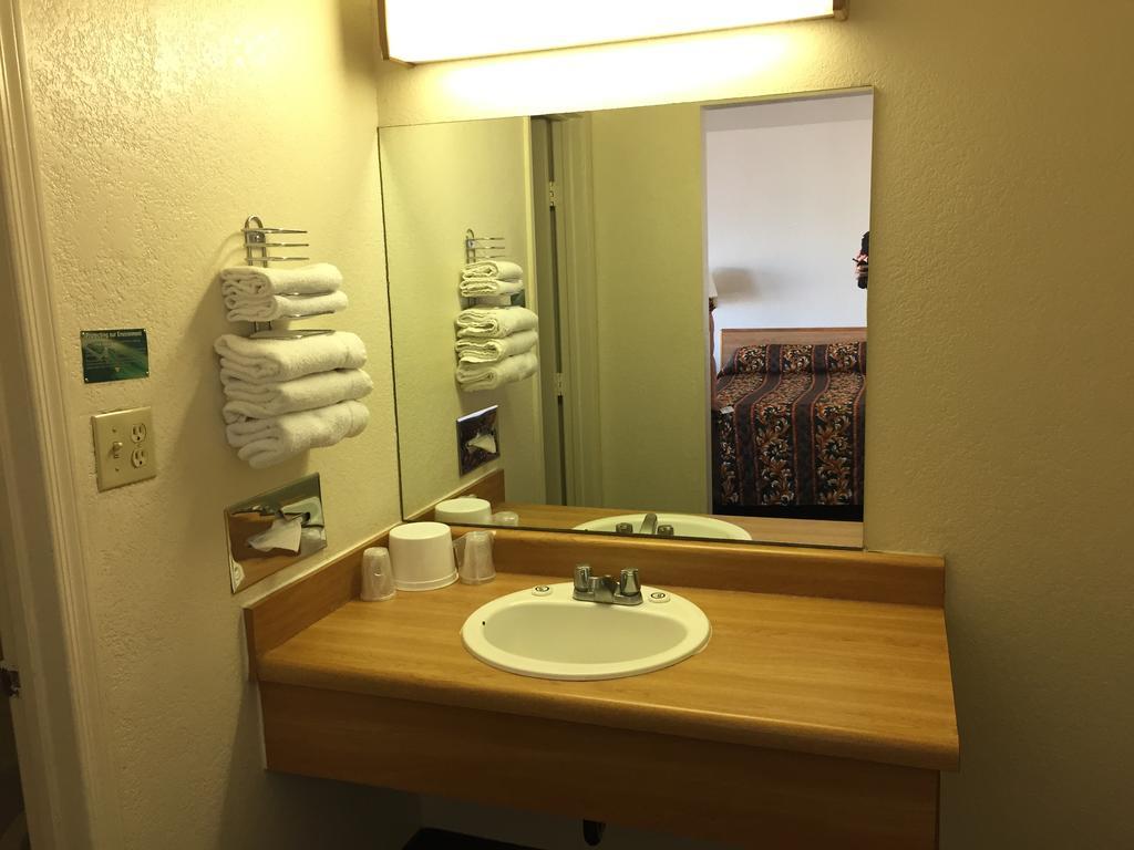 Ez 8 Motel Airporter Phoenix Room photo