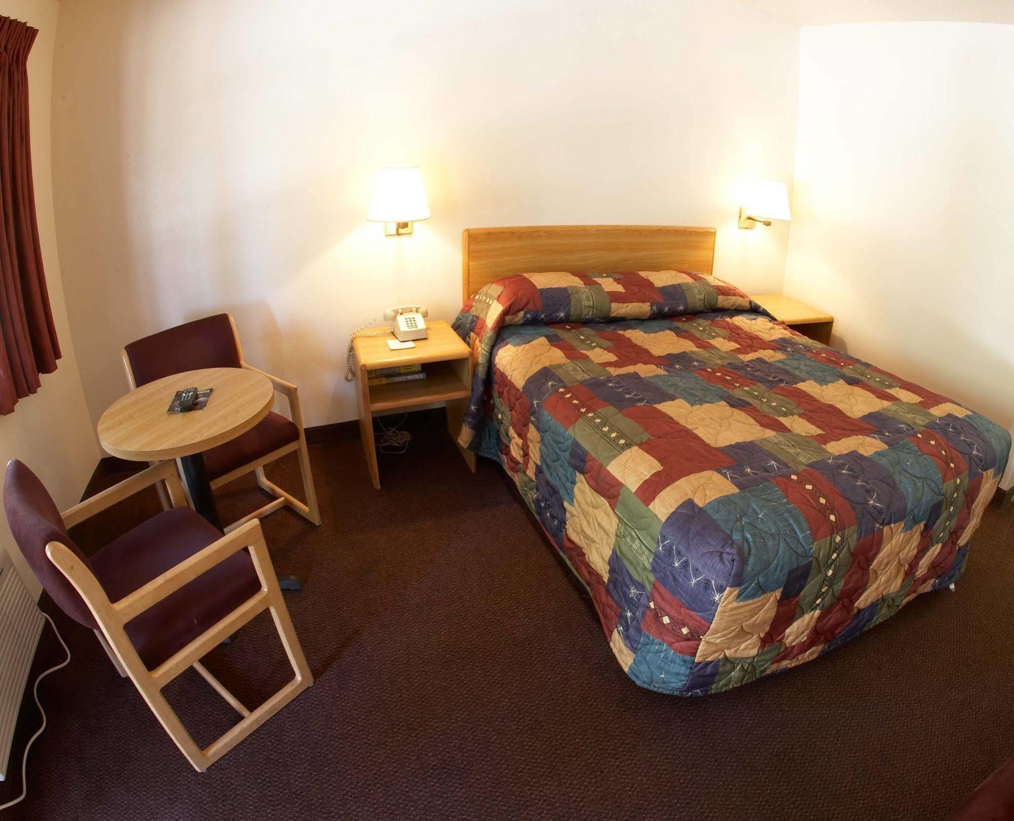 Ez 8 Motel Airporter Phoenix Exterior photo