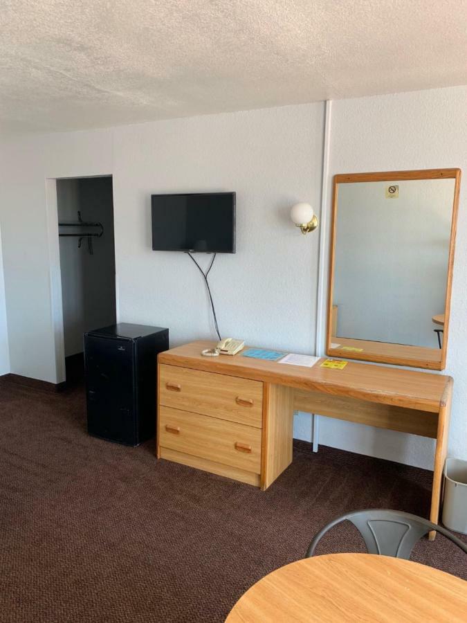 Ez 8 Motel Airporter Phoenix Exterior photo