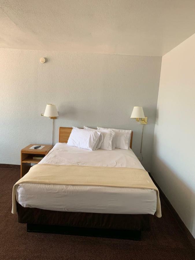 Ez 8 Motel Airporter Phoenix Exterior photo