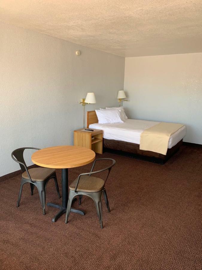 Ez 8 Motel Airporter Phoenix Exterior photo